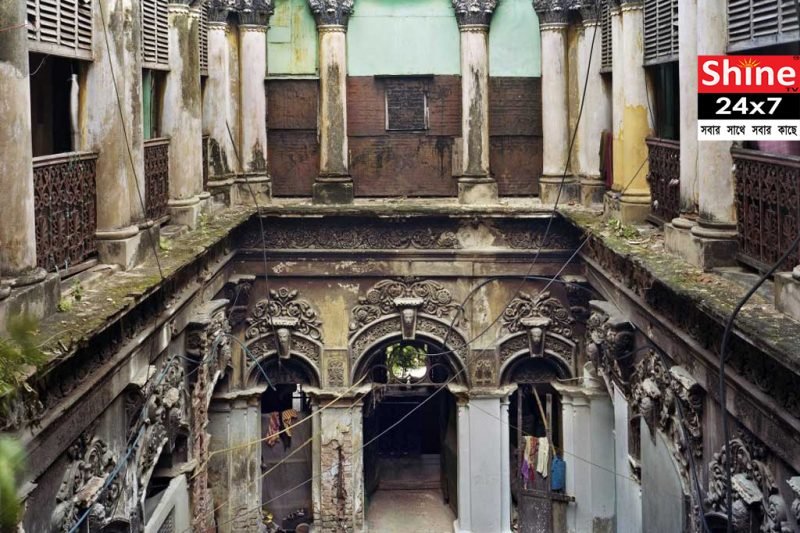 হানাবাড়িতে