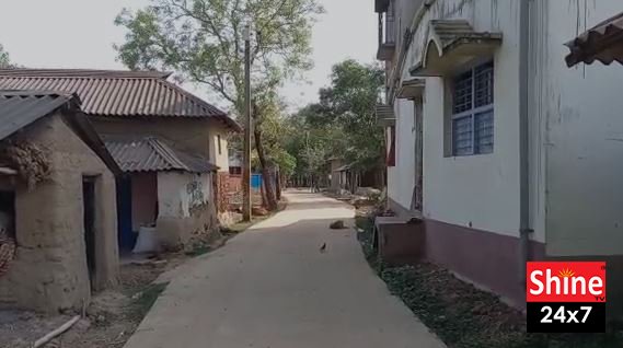 থমথমে