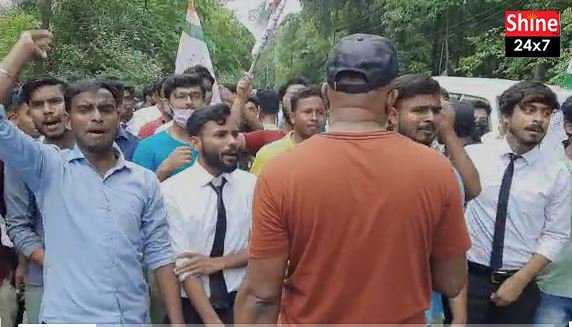 বিশ্ববিদ্যালয়ে